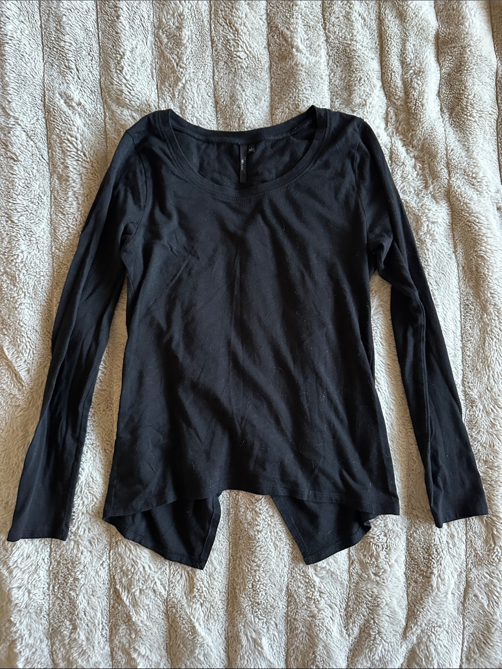 Women’s Black Long-Sleeve Scoop Neck Top